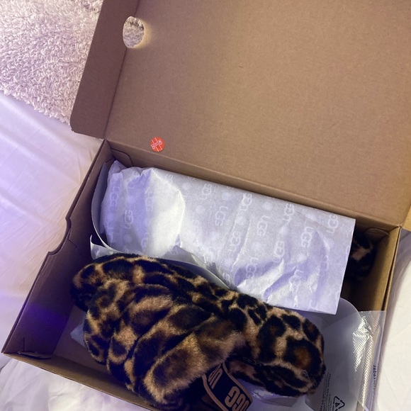 UGG women’s fluff yeah slides in cheetah print - Picture 2 of 2